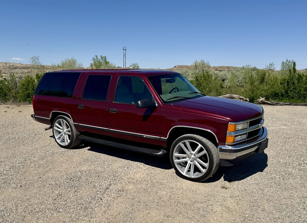 1999 Chevrolet Suburban - Image 16 of 31