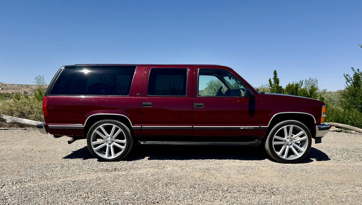 1999 Chevrolet Suburban - Image 13 of 31