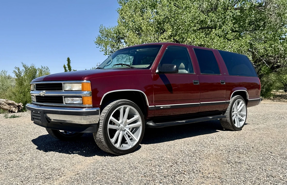 1999 Chevrolet Suburban - Image 4 of 31