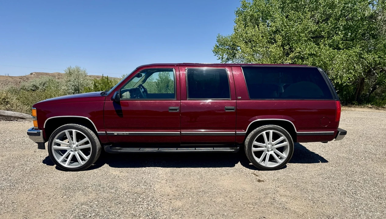 1999 Chevrolet Suburban - Image 6 of 31