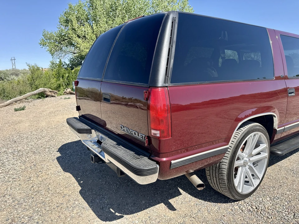 1999 Chevrolet Suburban - Image 23 of 31