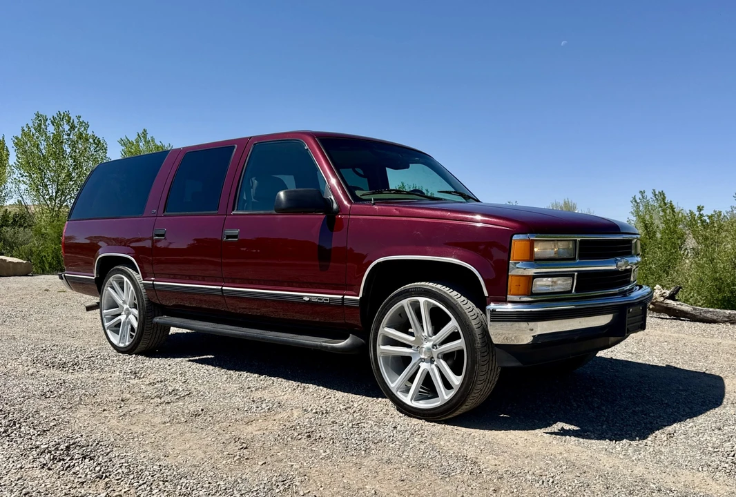 1999 Chevrolet Suburban - Image 17 of 31