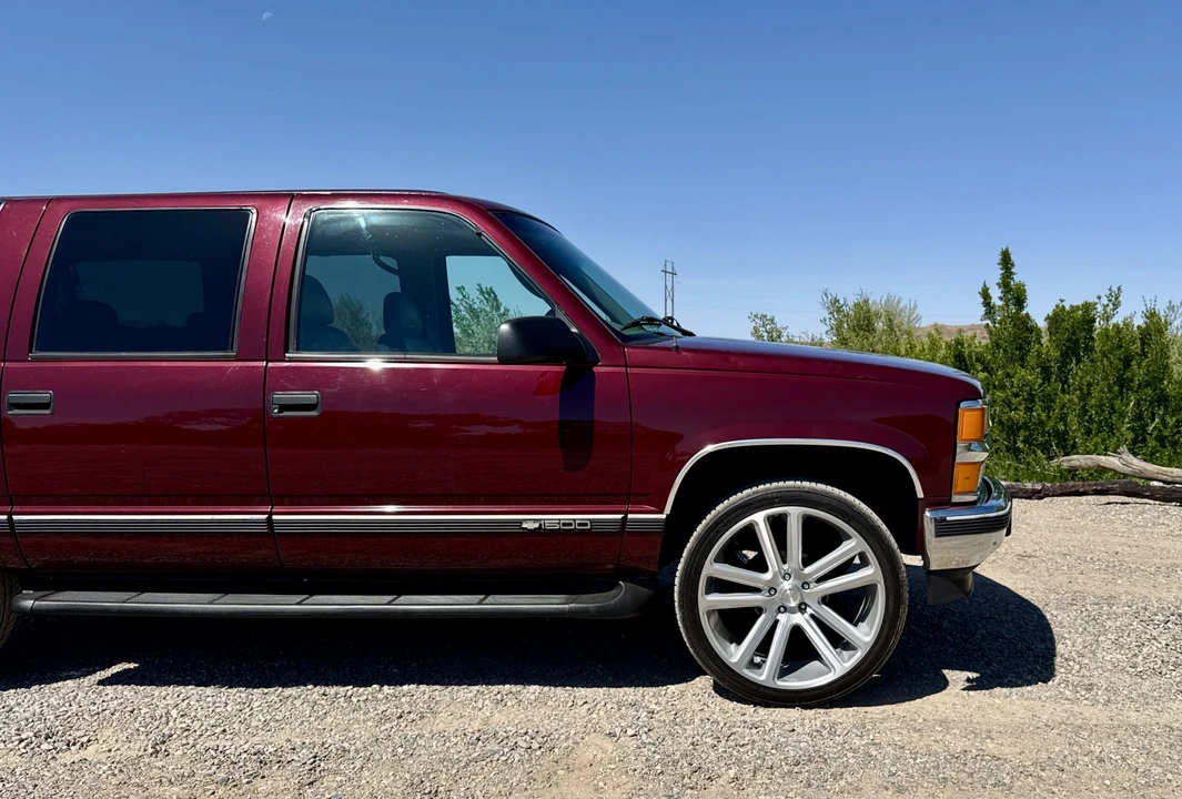 1999 Chevrolet Suburban - Image 27 of 31