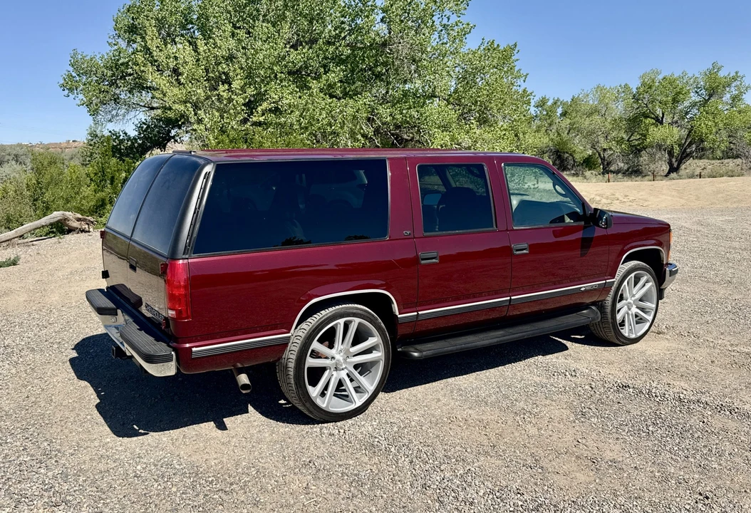 1999 Chevrolet Suburban - Image 11 of 31