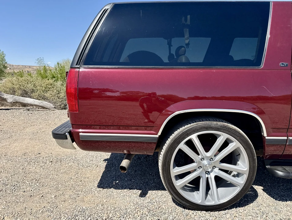 1999 Chevrolet Suburban - Image 26 of 31