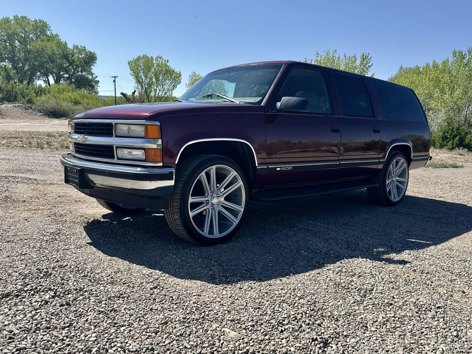 1999 Chevrolet Suburban - Image 2 of 31