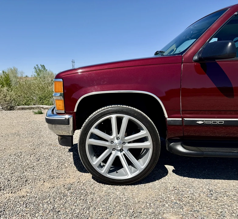 1999 Chevrolet Suburban - Image 20 of 31