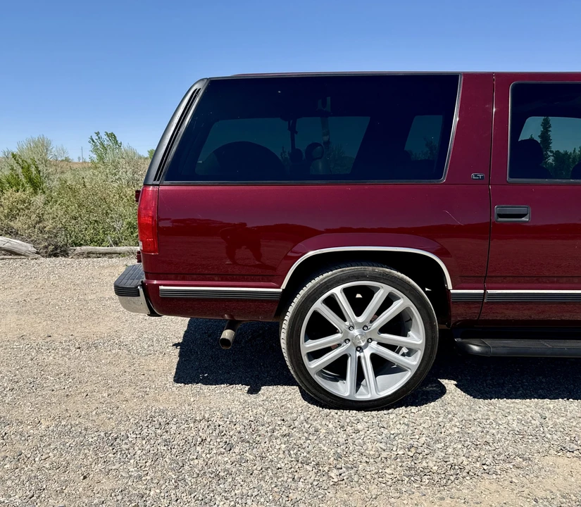 1999 Chevrolet Suburban - Image 25 of 31