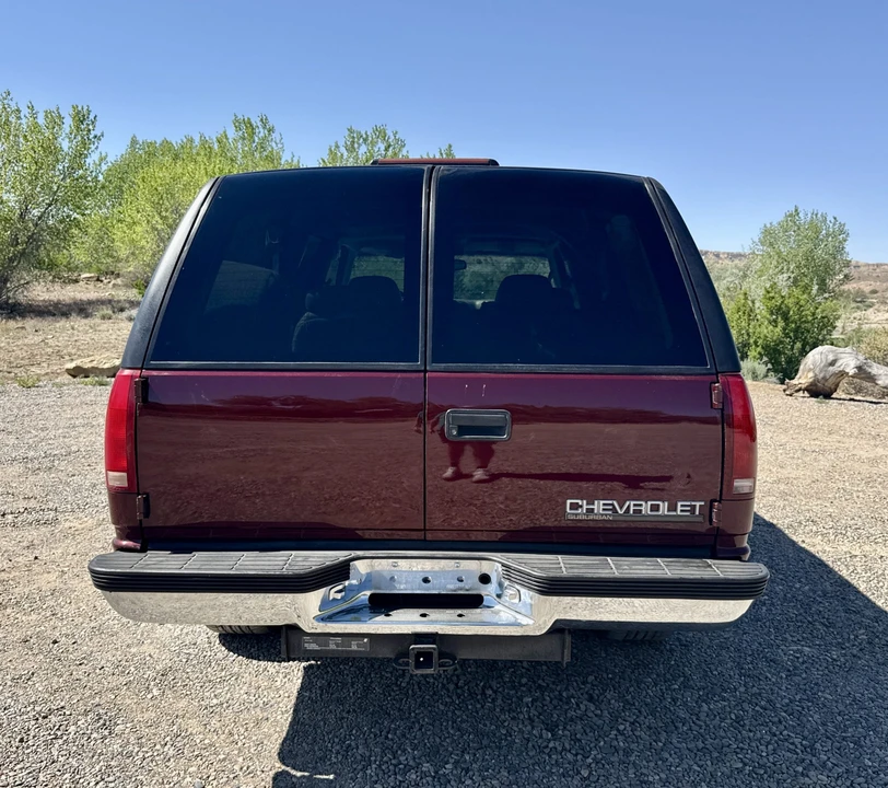 1999 Chevrolet Suburban - Image 10 of 31