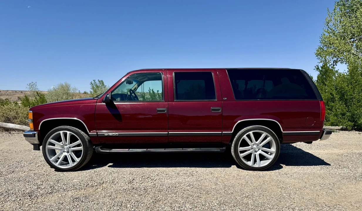 1999 Chevrolet Suburban - Image 7 of 31