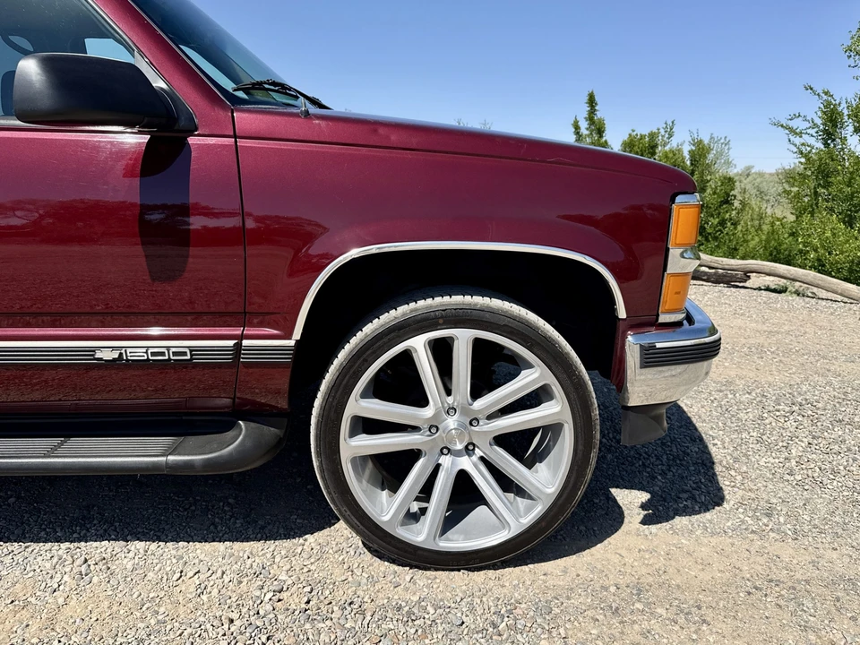 1999 Chevrolet Suburban - Image 28 of 31