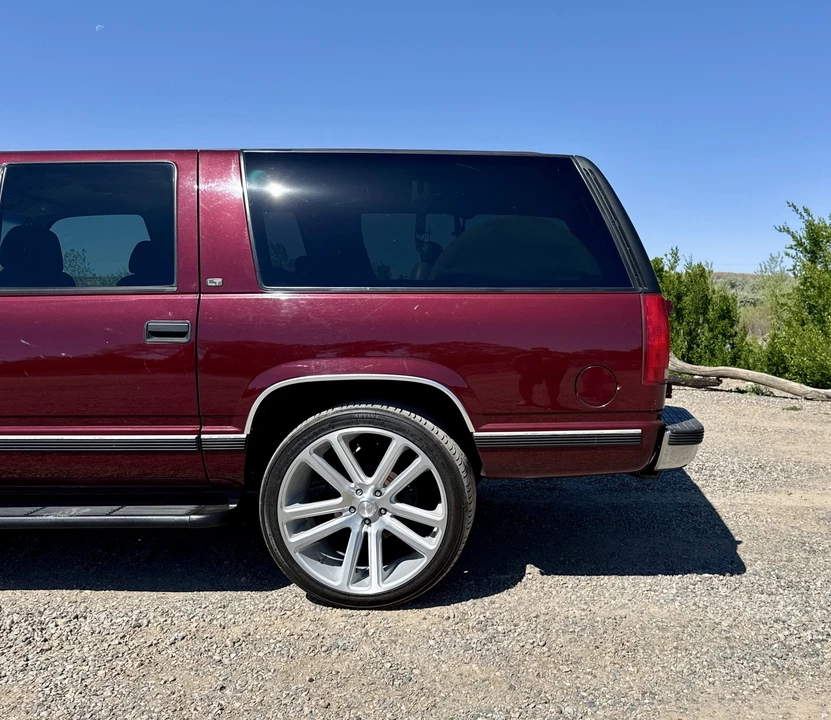 1999 Chevrolet Suburban - Image 21 of 31