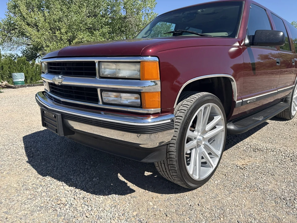 1999 Chevrolet Suburban - Image 19 of 31