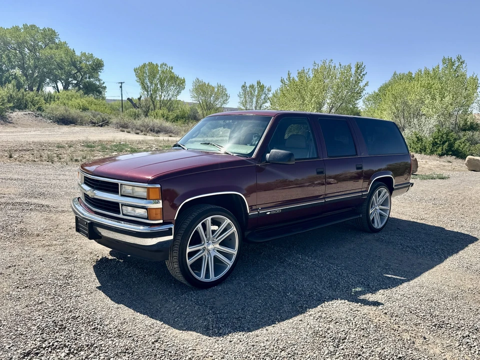 1999 Chevrolet Suburban - Image 3 of 31