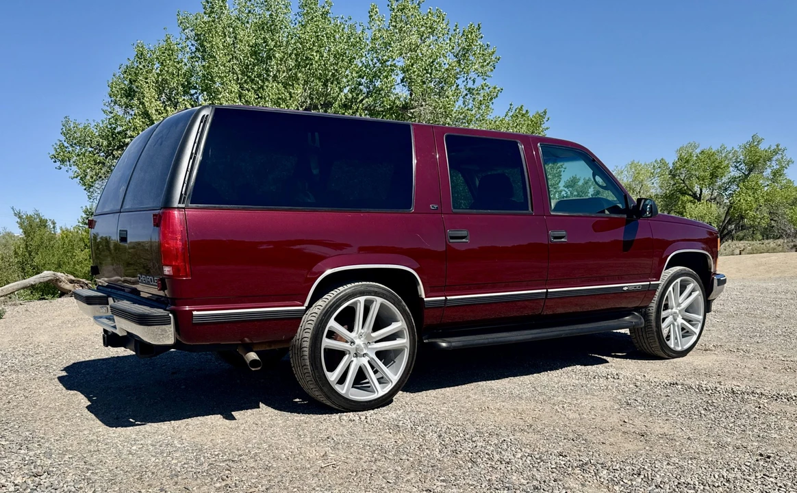 1999 Chevrolet Suburban - Image 12 of 31