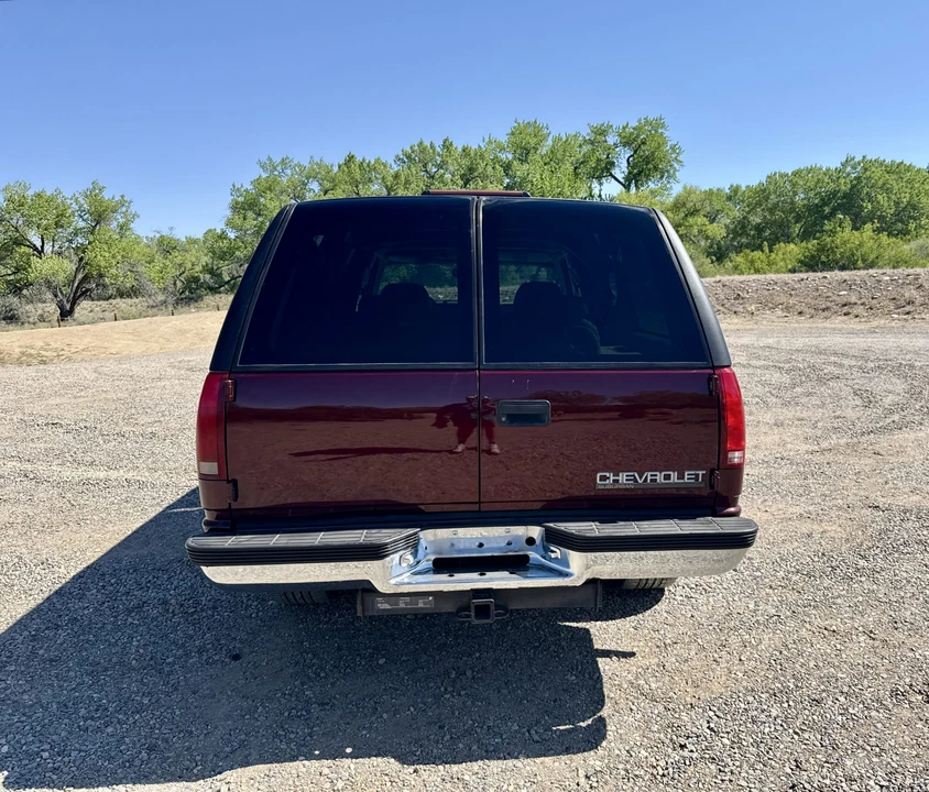 1999 Chevrolet Suburban - Image 9 of 31