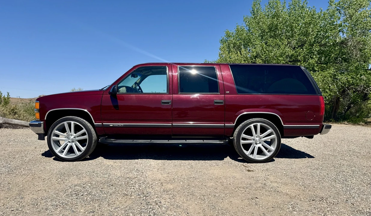 1999 Chevrolet Suburban - Image 5 of 31