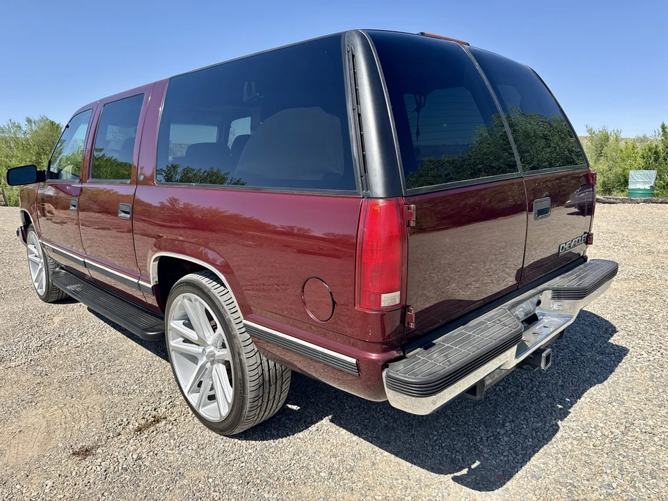 1999 Chevrolet Suburban - Image 8 of 31
