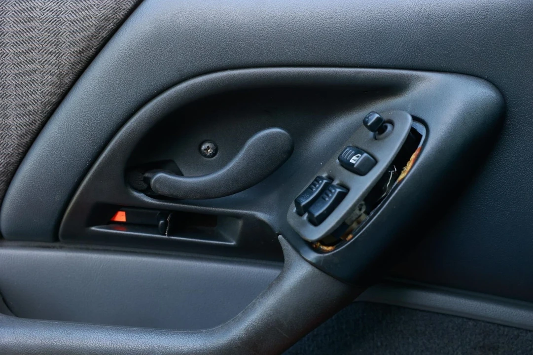 1999 Chevrolet Camaro 4th Gen - Image 12 of 21
