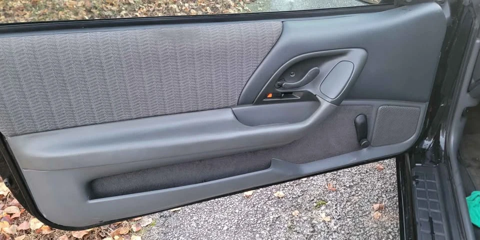 1999 Chevrolet - Image 4 of 8