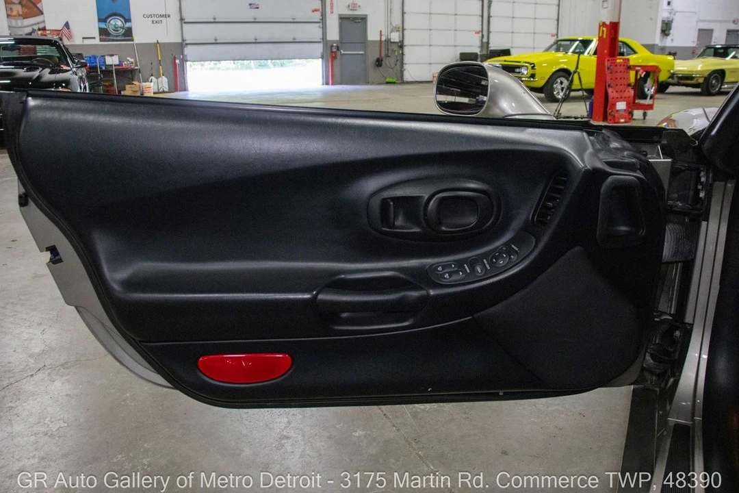 1999 Chevrolet Corvette - Image 13 of 31