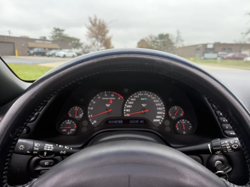 1999 Chevrolet - Image 22 of 31