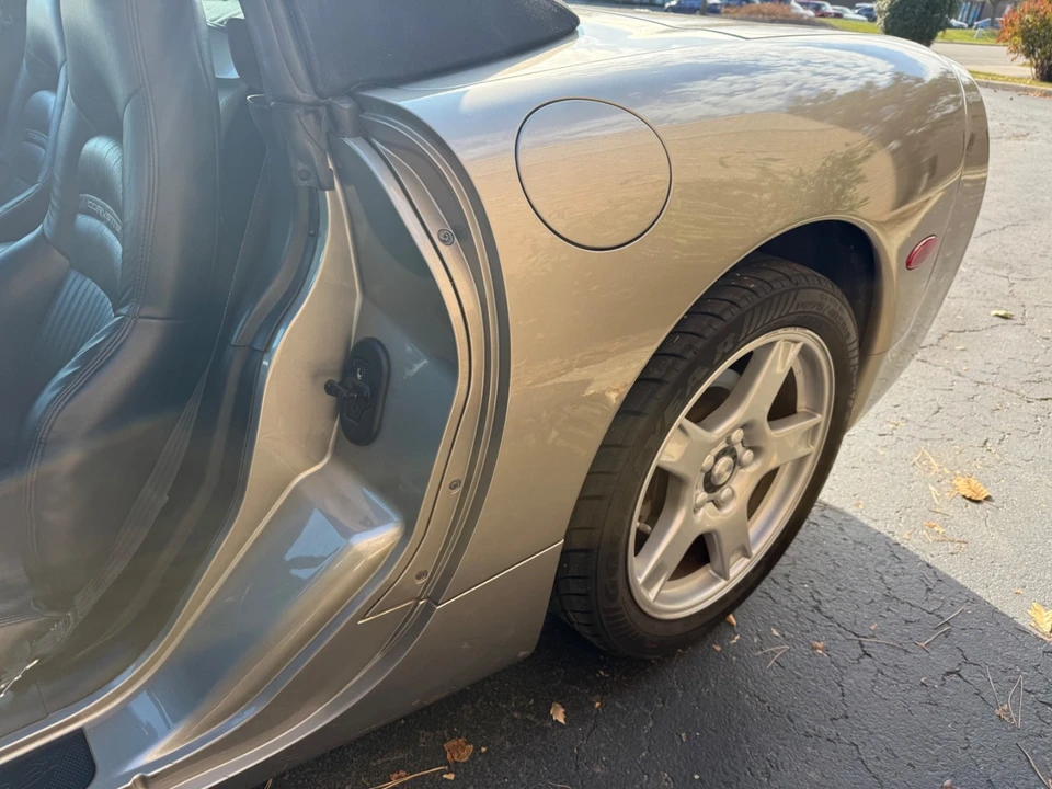 1999 Chevrolet - Image 30 of 31