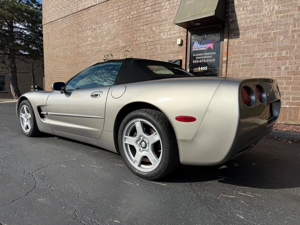 1999 Chevrolet - Image 4 of 31