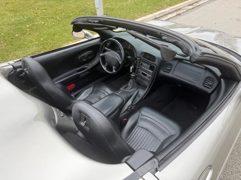 1999 Chevrolet - Image 25 of 31
