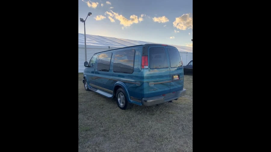 1999 Chevrolet Express - Image 2 of 7