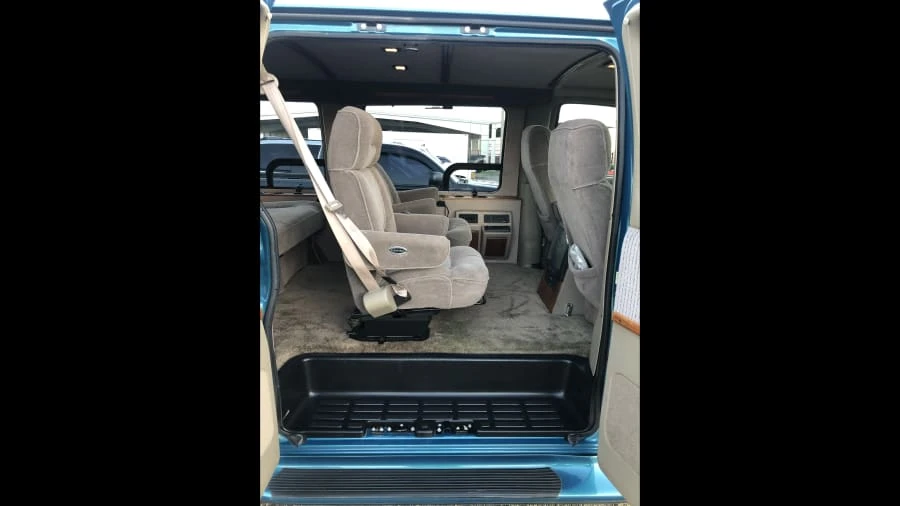 1999 Chevrolet Express - Image 3 of 7