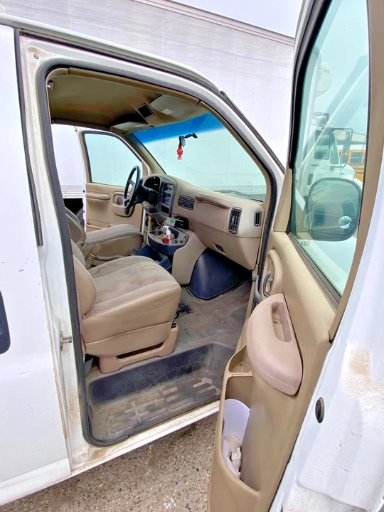 1999 Chevrolet Express - Image 6 of 19