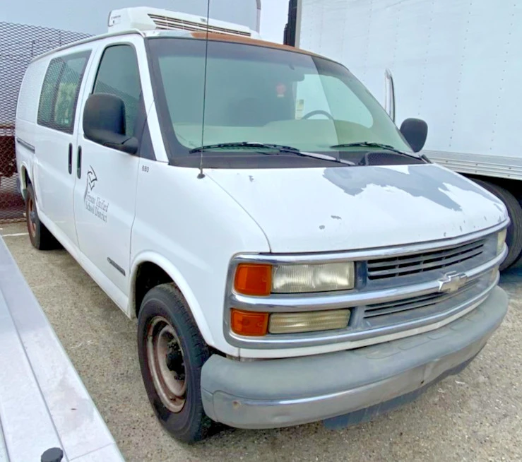 1999 Chevrolet Express - Image 2 of 19
