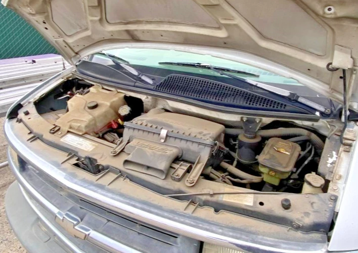1999 Chevrolet Express - Image 7 of 19