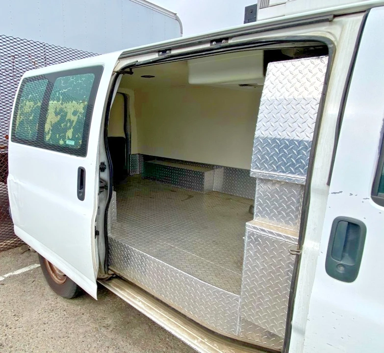 1999 Chevrolet Express - Image 13 of 19
