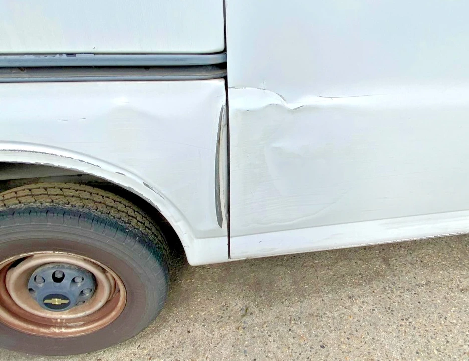 1999 Chevrolet Express - Image 17 of 19