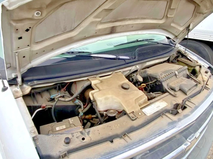 1999 Chevrolet Express - Image 8 of 19