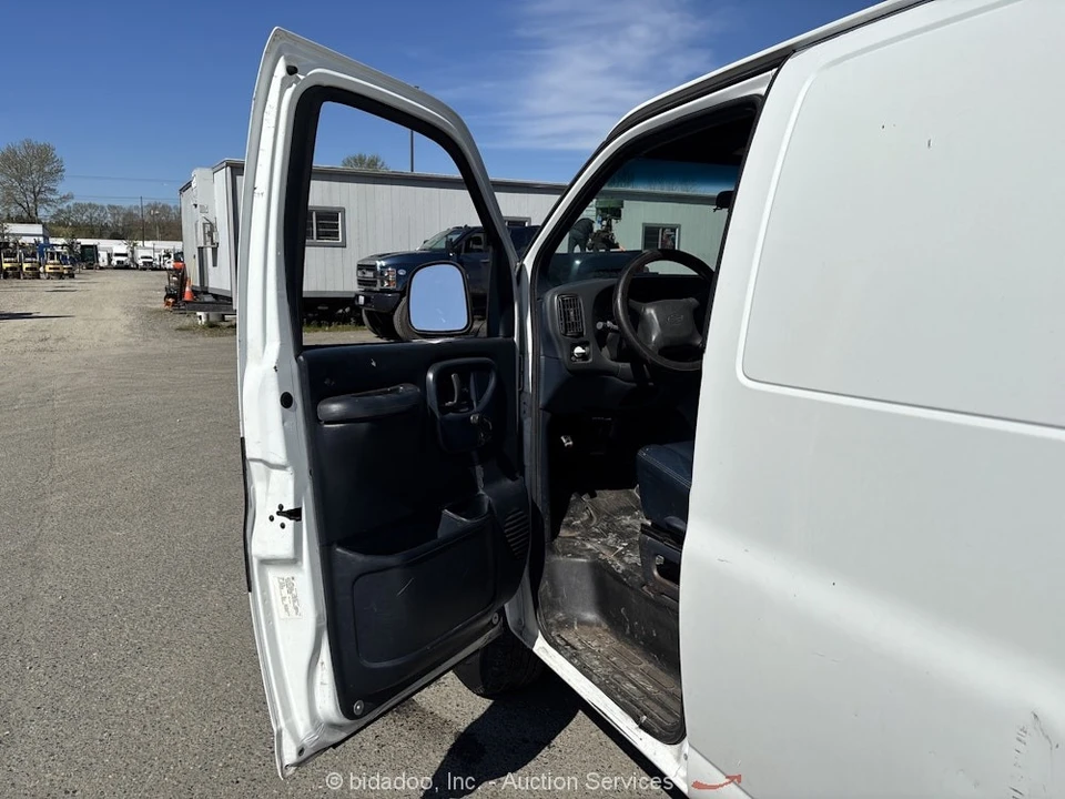 1999 Chevrolet Express - Image 9 of 12