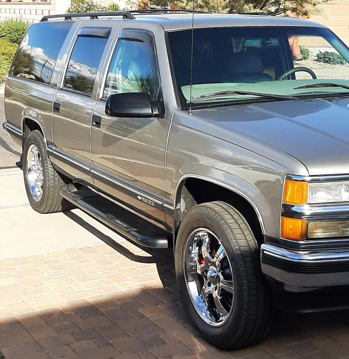 1999 Chevrolet Suburban 8th Gen - Image 2 of 17
