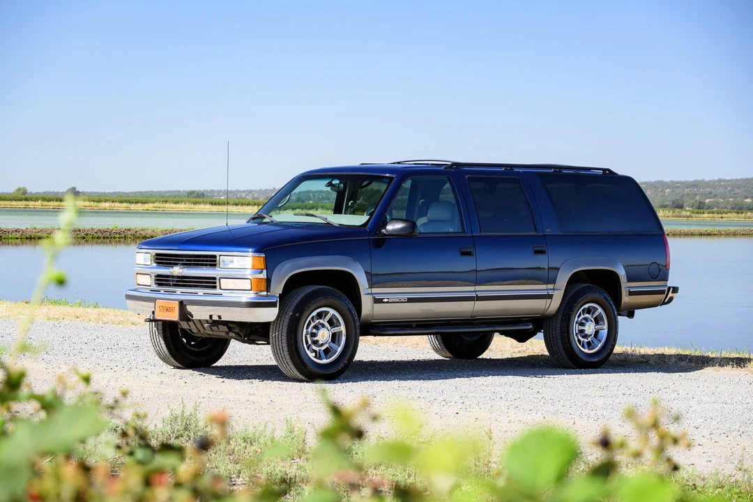 1999 Chevrolet Suburban 8th Gen - Image 2 of 31