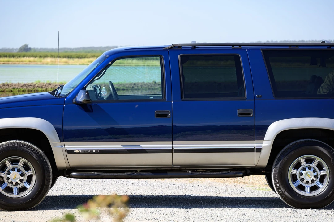 1999 Chevrolet Suburban 8th Gen - Image 28 of 31
