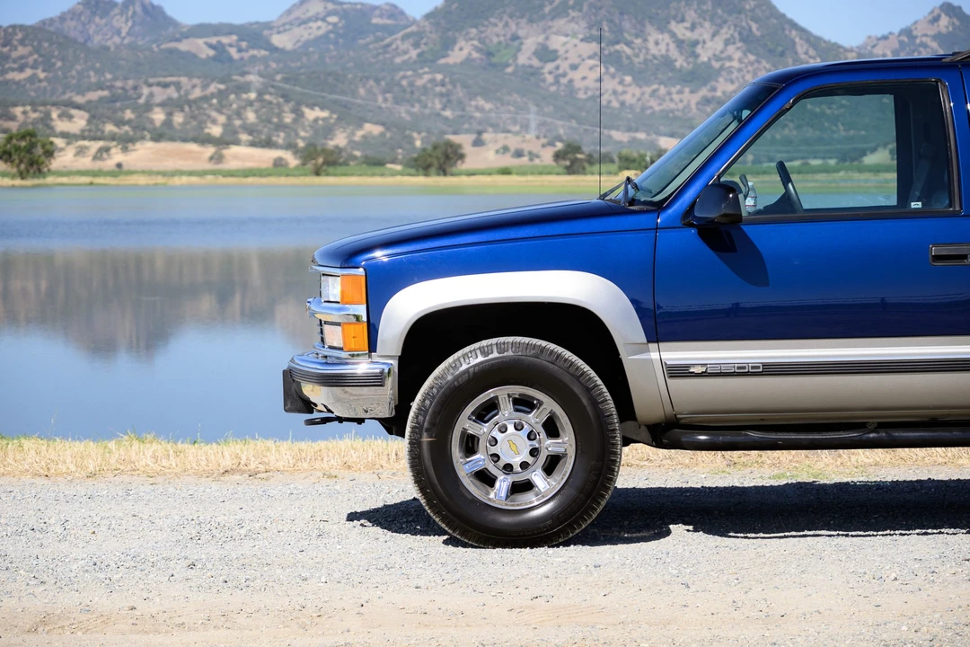 1999 Chevrolet Suburban 8th Gen - Image 25 of 31