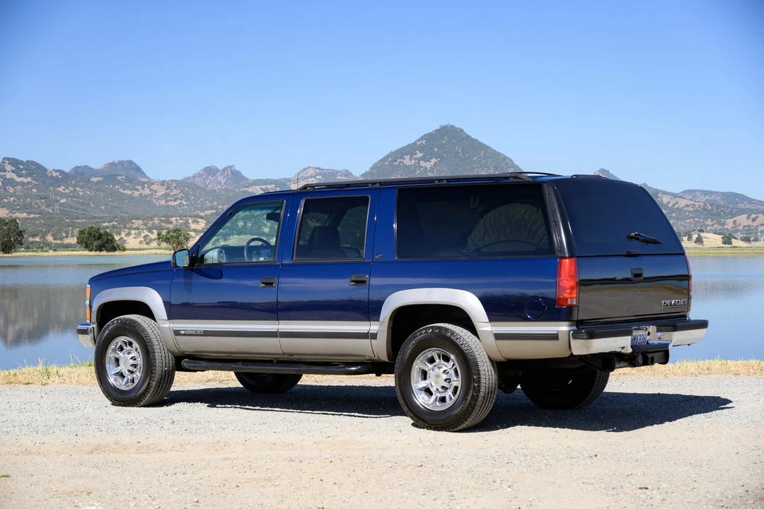1999 Chevrolet Suburban 8th Gen - Image 21 of 31