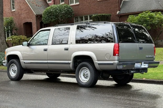1999 Chevrolet Suburban 8th Gen - Image 2 of 7