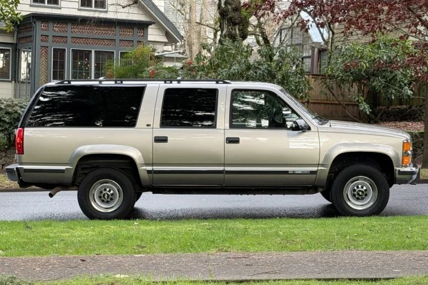 1999 Chevrolet Suburban 8th Gen - Image 3 of 7