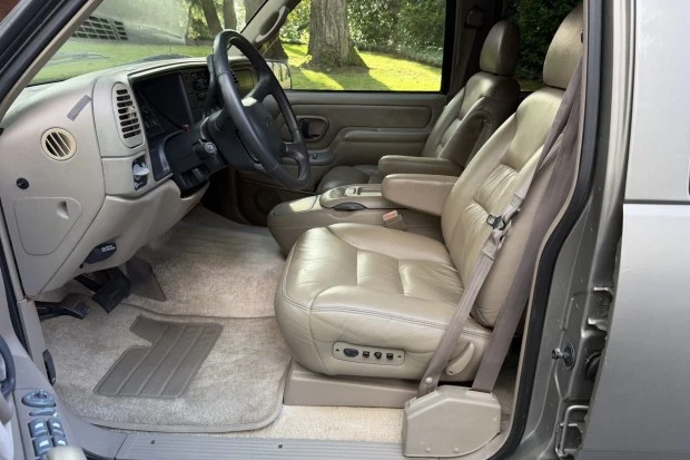 1999 Chevrolet Suburban 8th Gen - Image 4 of 7