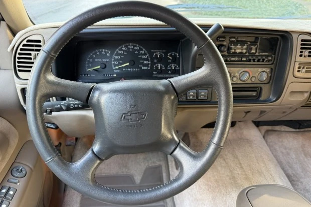 1999 Chevrolet Suburban 8th Gen - Image 5 of 7
