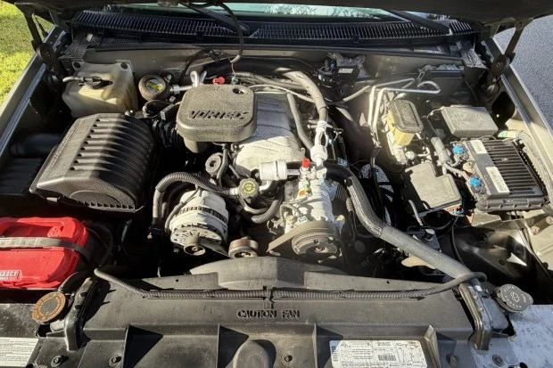 1999 Chevrolet Suburban 8th Gen - Image 6 of 7