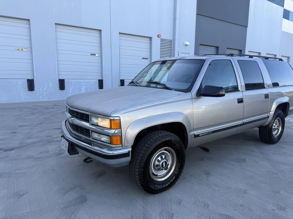 1999 Chevrolet Suburban 8th Gen - Image 8 of 31