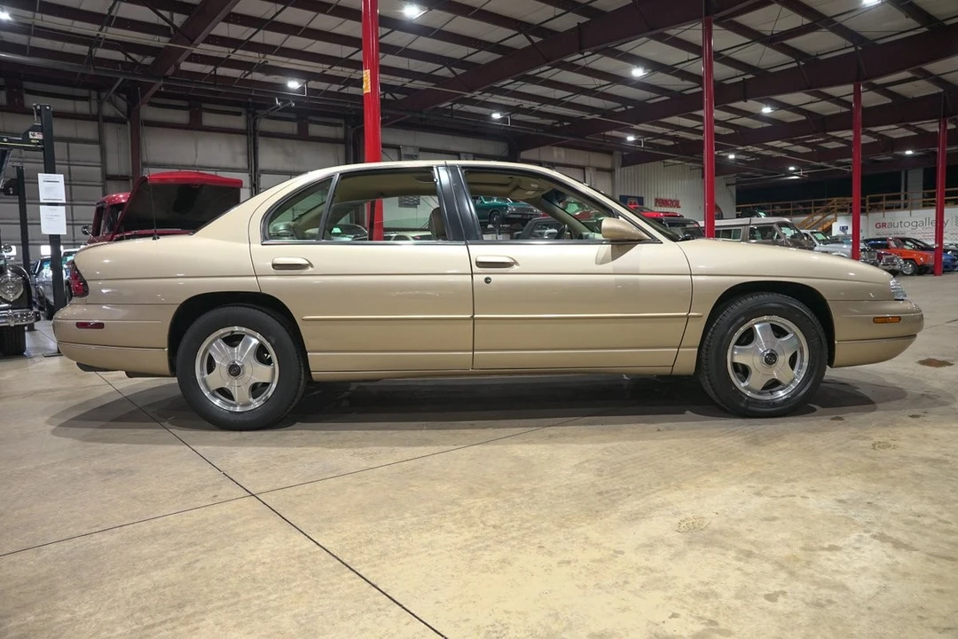 1999 Chevrolet Lumina - Image 10 of 21